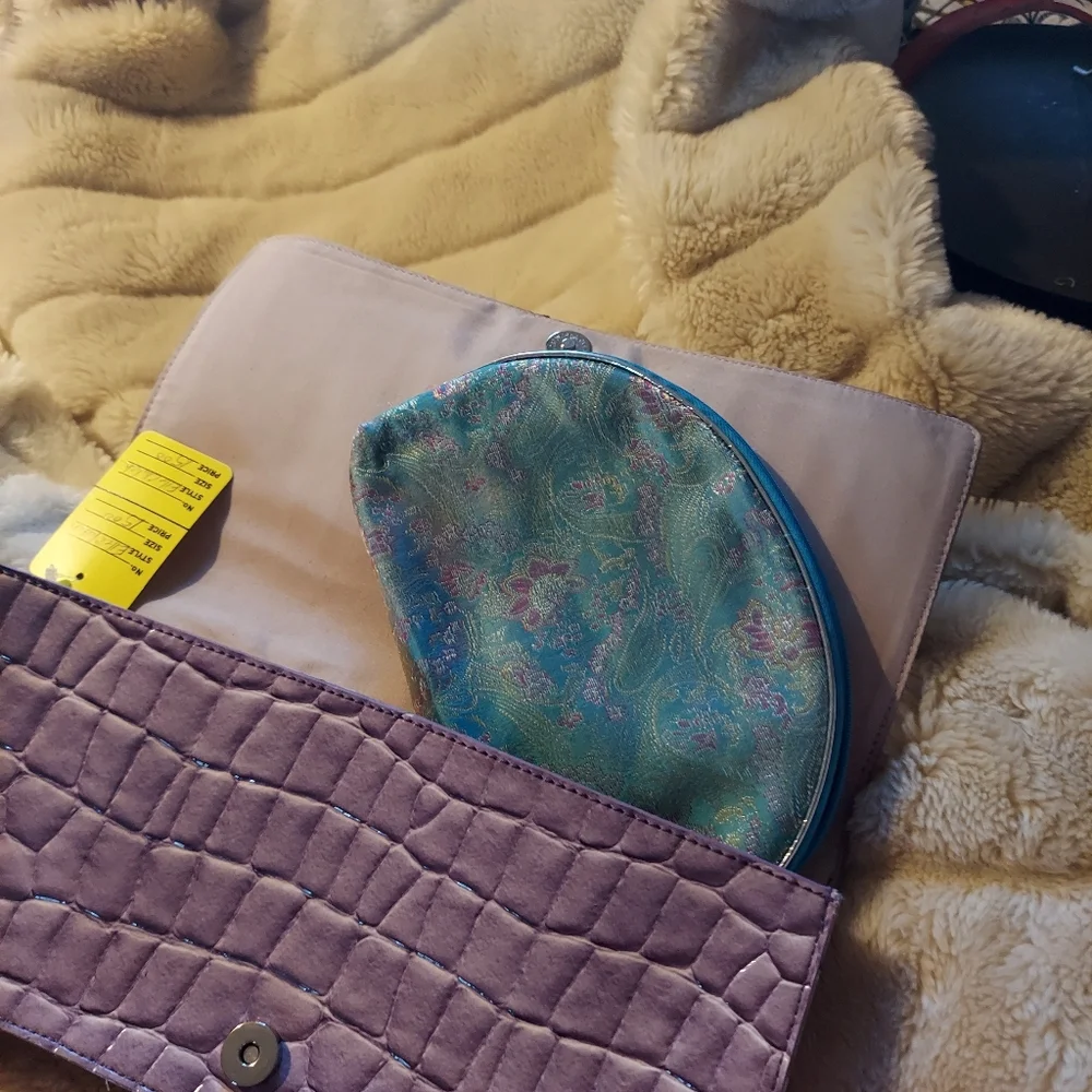 Purses Galore - Picture 6 of 16